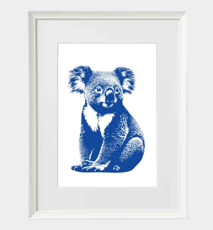 Koala – obraz w kolorze kobaltowym w białej ramce